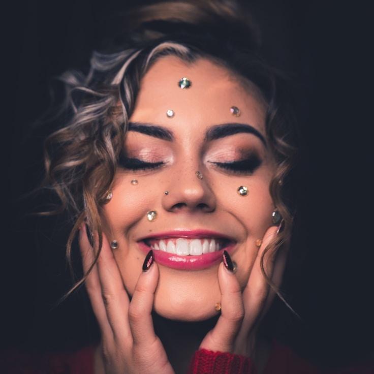 Jordan Rao, Client Relations Director, discussing corporate gifting strategy with business clients